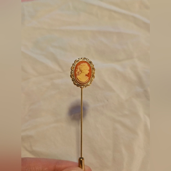 Vintage Jewelry - Vintage Goldtone Cameo Stickpin